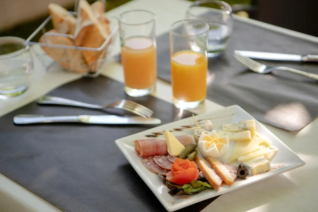 Kyriad Hotel Lyon Givors 3*,
